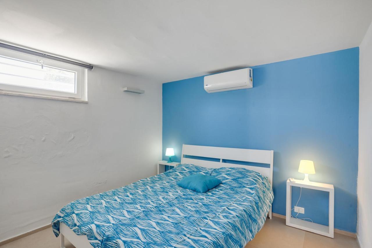 Casalmare Apartments One Step From The Sea Mola di Bari Luaran gambar